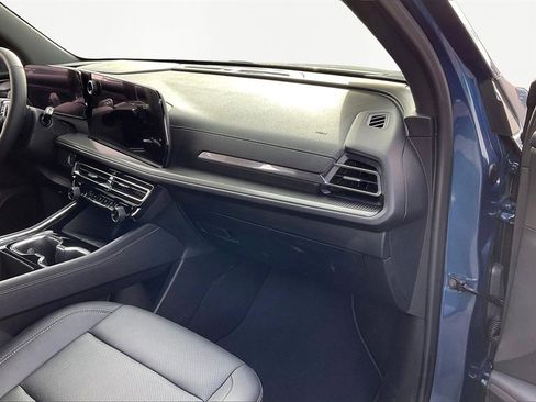 Certified 2026 Chevrolet Traverse LT w/ Driver Confidence Package image 29