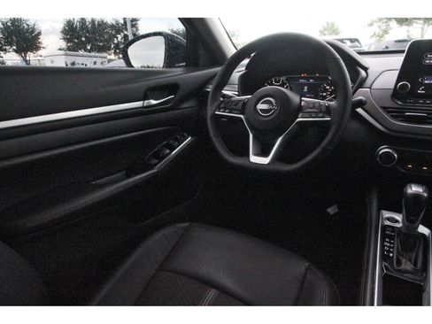 Certified 2025 Nissan Altima 2.5 SR FWD image 11