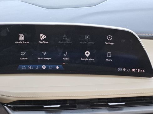 Used 2024 Cadillac XT4 Luxury w/ Cold Weather Package FWD image 14
