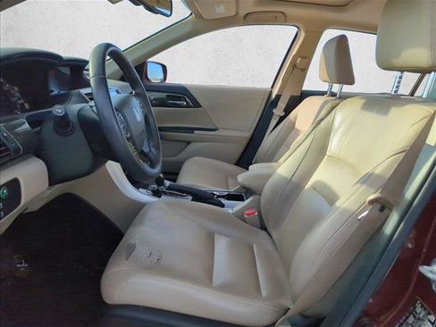 Used 2017 Honda Accord EX-L image 9