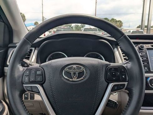 Used 2018 Toyota Highlander Limited FWD image 23