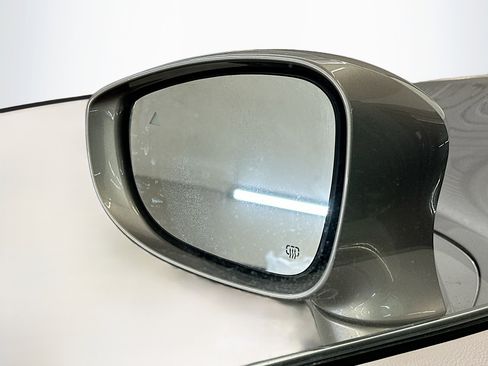 Used 2018 Chrysler Pacifica Touring-L image 16