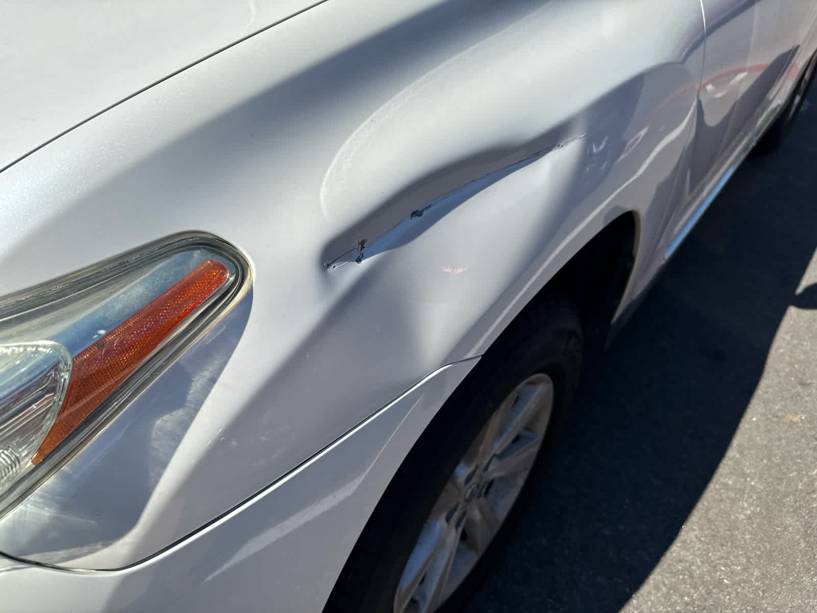 Used 2012 Toyota Highlander SE FWD image 3