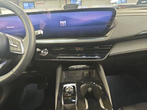 Certified 2025 Buick Envision Preferred image 18