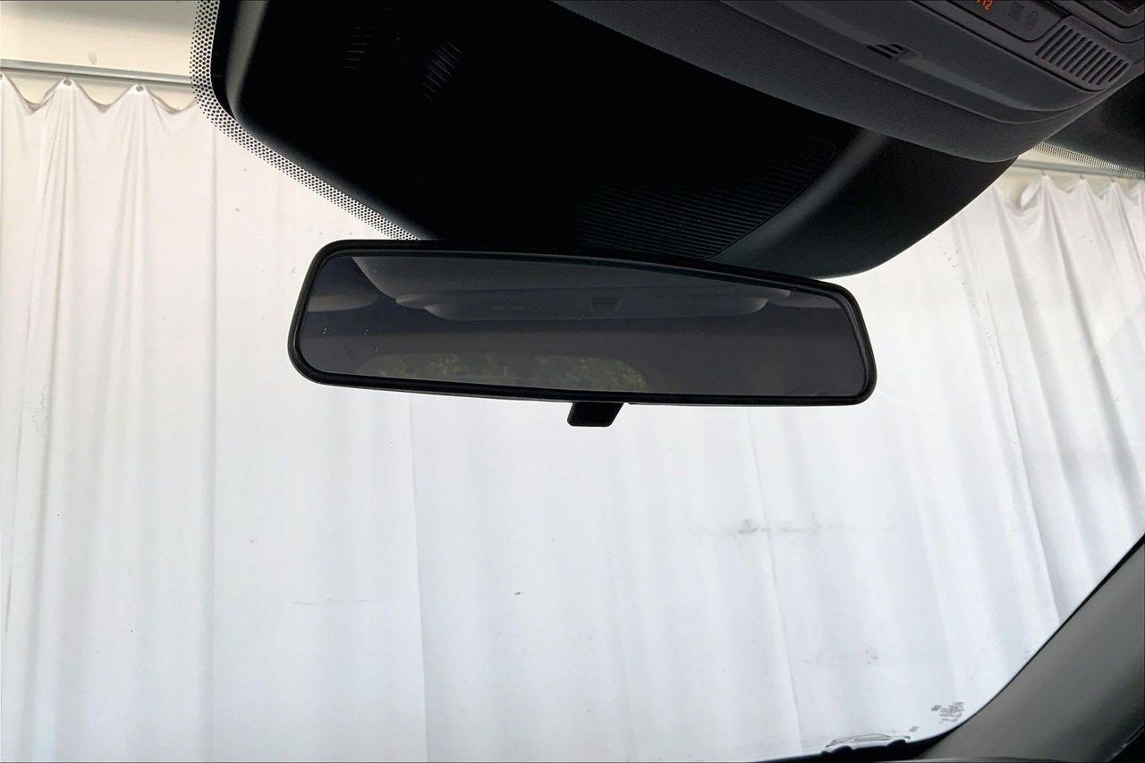 Used 2023 Ford Explorer XLT w/ Equipment Group 202A RWD image 17