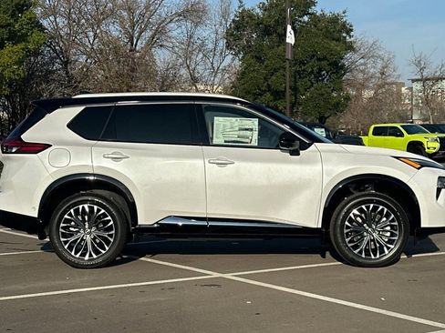 New 2026 Nissan Rogue Platinum w/ Tech Package AWD/4WD image 3