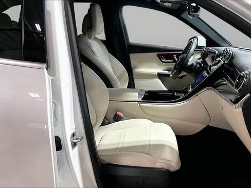 Used 2025 Mercedes-Benz GLC 300 4MATIC image 8