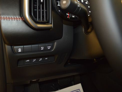 Used 2025 MAZDA CX-50 Meridian Edition w/ Weather Package AWD/4WD image 16