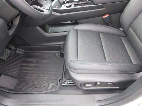 New 2026 Chevrolet Equinox LT w/ Convenience Package II FWD image 19