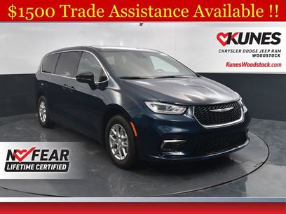 New 2025 Chrysler Pacifica Select