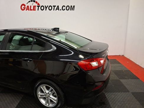 Used 2017 Chevrolet Cruze LT image 7