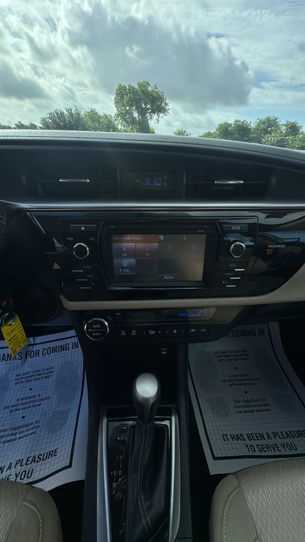 Used 2015 Toyota Corolla LE FWD image 17
