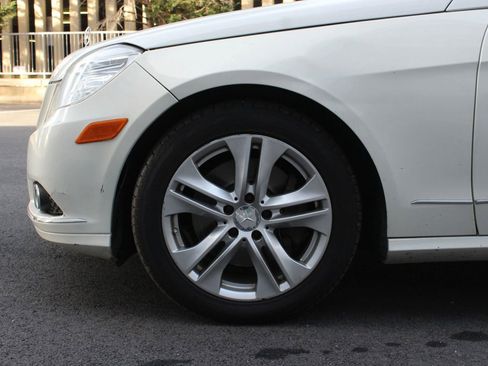 Used 2011 Mercedes-Benz E 350 4MATIC Sedan image 4