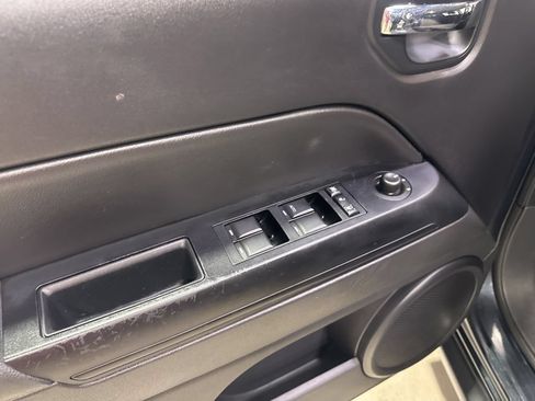 Used 2014 Jeep Patriot Sport w/ Power Value Group FWD image 17