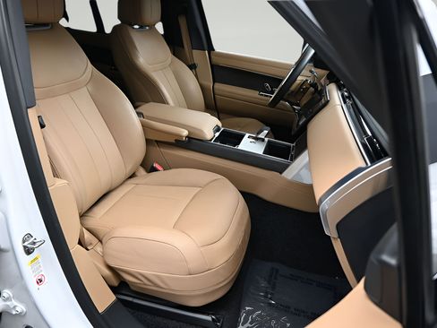 Used 2025 Land Rover Range Rover SE AWD/4WD image 9