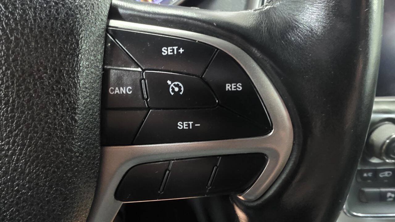Used 2018 Jeep Grand Cherokee Altitude AWD/4WD image 29