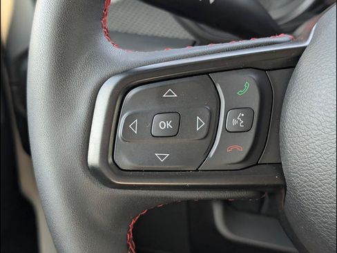 Used 2024 Jeep Gladiator Rubicon w/ Convenience Group AWD/4WD image 15