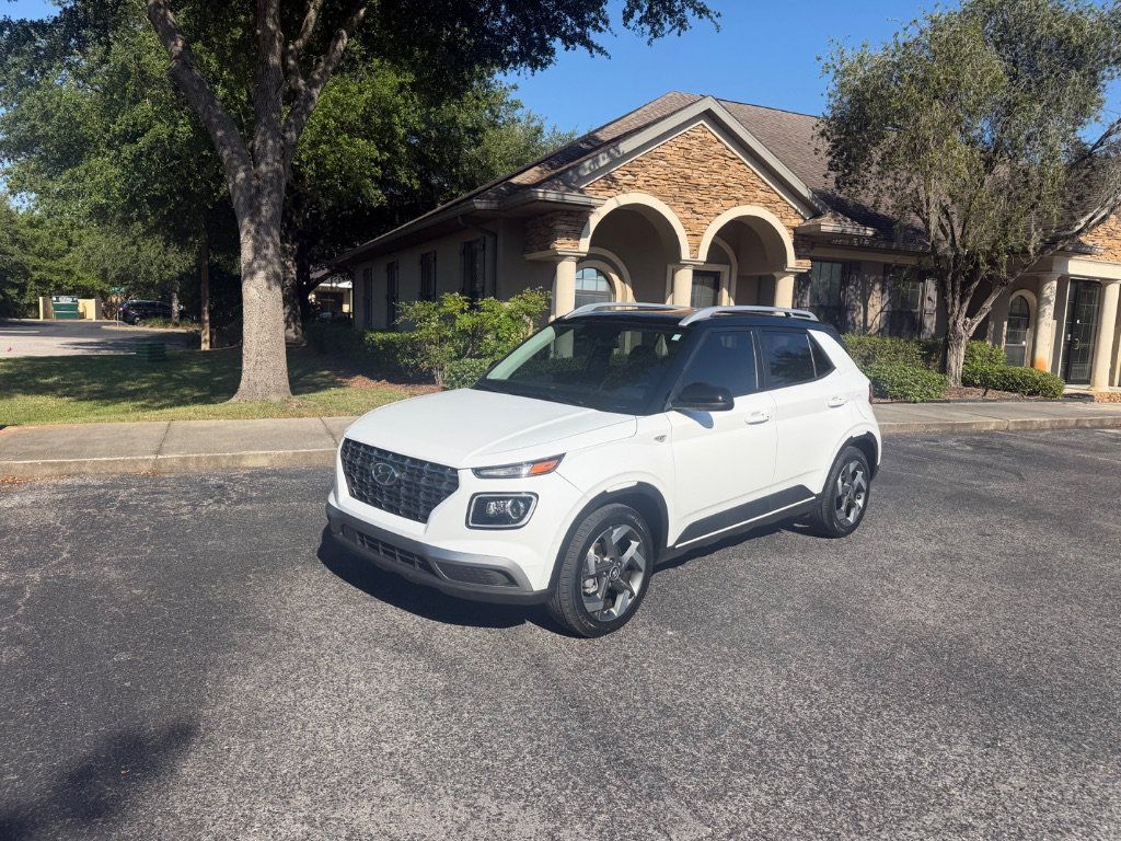 Used 2024 Hyundai Venue Limited FWD image 4