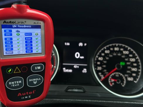 Used 2019 Volkswagen Golf S image 43