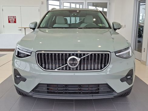 Used 2025 Volvo XC40 B5 Ultra w/ Climate Package image 2