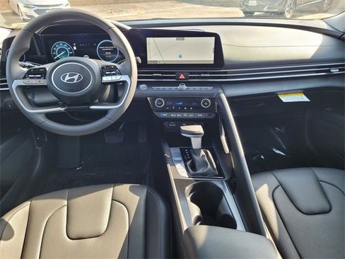 New 2025 Hyundai Elantra Limited image 8