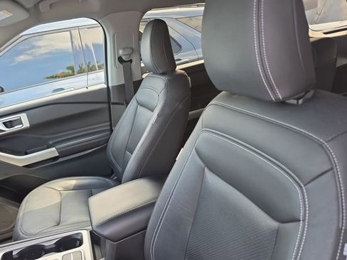 Used 2023 Ford Explorer XLT RWD image 17