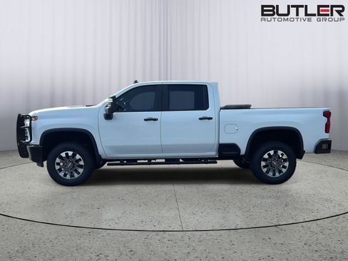 Used 2021 Chevrolet Silverado 2500 Custom w/ Custom Value Package AWD/4WD image 2