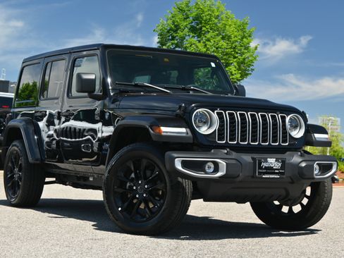 Used 2025 Jeep Wrangler Unlimited Sahara w/ Safety Group AWD/4WD image 2