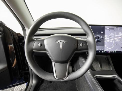 Used 2025 Tesla Model Y Long Range RWD image 19