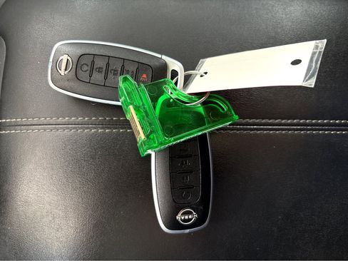 Used 2025 Nissan Pathfinder SV w/ SV Premium Package image 33