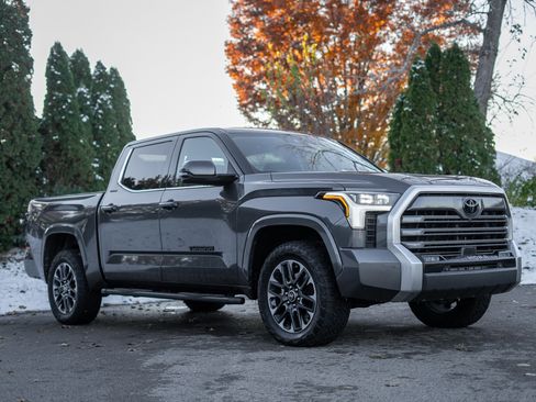 Used 2023 Toyota Tundra Limited image 3