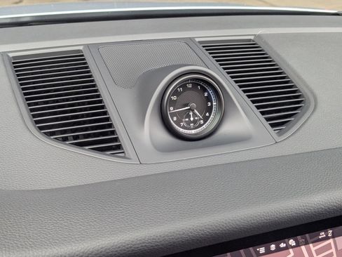 Used 2025 Porsche Macan image 22