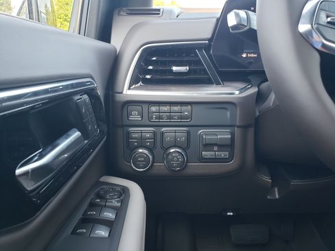 New 2026 Chevrolet Suburban Z71 w/ Z71 Off-Road Package AWD/4WD image 16