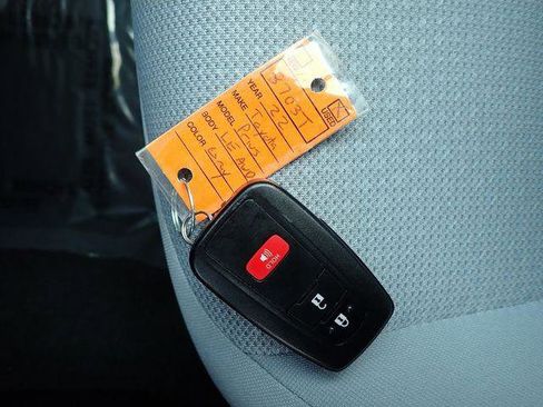 Certified 2022 Toyota Prius LE AWD/4WD image 30