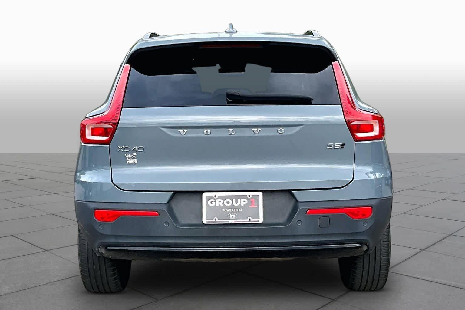 Used 2023 Volvo XC40 B5 Plus w/ Driver Assist Package AWD/4WD image 5