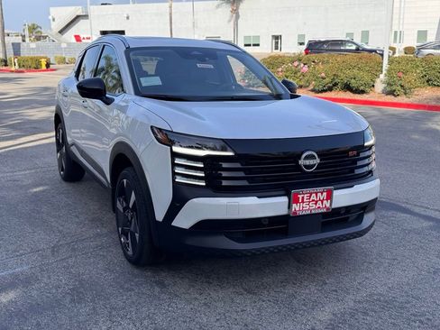 New 2026 Nissan Kicks SR w/ SR Premium Package FWD image 2