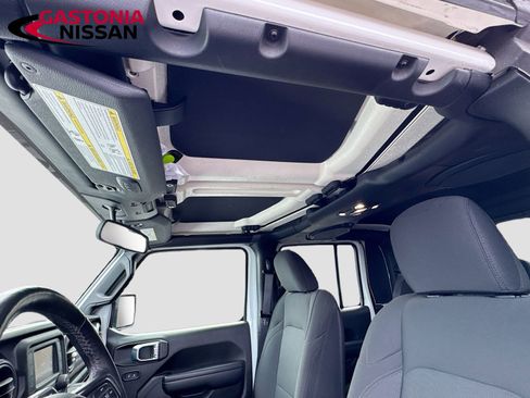 Used 2021 Jeep Gladiator Willys image 29