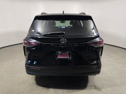 Certified 2023 Toyota Sienna XLE image 4