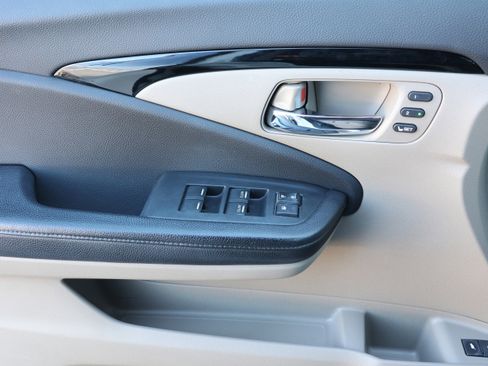 Used 2017 Honda Pilot Touring image 12