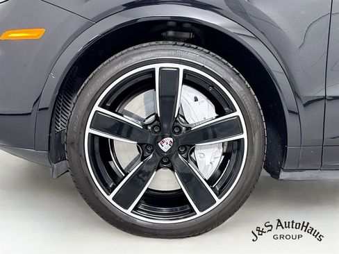 Used 2020 Porsche Cayenne Turbo w/ Assistance Package image 38
