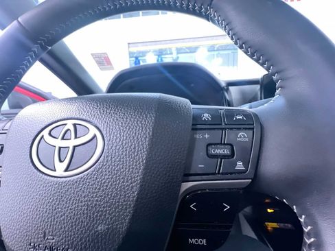 Used 2025 Toyota Camry SE w/ Convenience Package FWD image 13