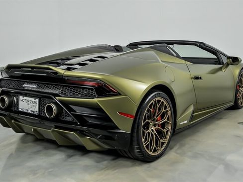 Used 2022 Lamborghini Huracan EVO RWD image 11