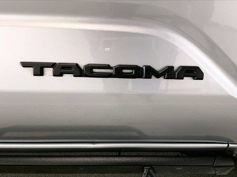 Used 2025 Toyota Tacoma SR5 AWD/4WD image 7