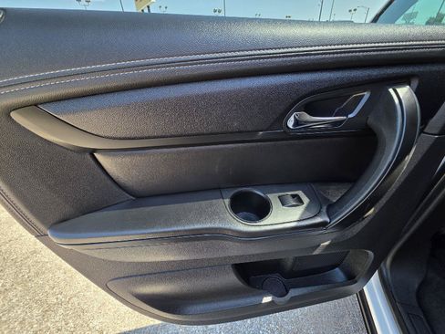 Used 2017 Chevrolet Traverse LT FWD image 34