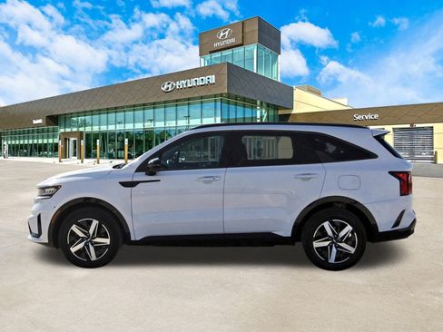 Used 2022 Kia Sorento S w/ Panoramic Sunroof Package image 9