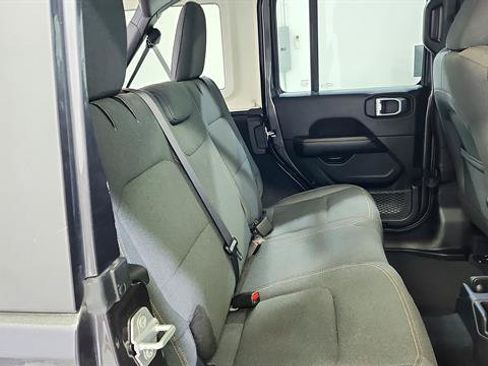 Used 2025 Jeep Wrangler Unlimited Sahara AWD/4WD image 26