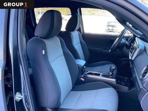 Used 2021 Toyota Tacoma TRD Sport image 8