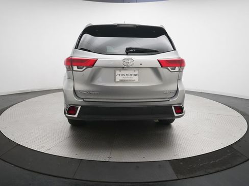 Used 2018 Toyota Highlander XLE AWD/4WD image 28
