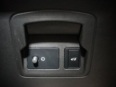 Used 2022 Land Rover Range Rover Velar S image 25