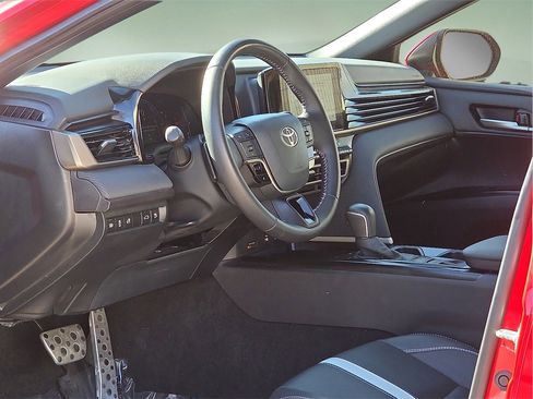 Certified 2025 Toyota Camry SE image 21